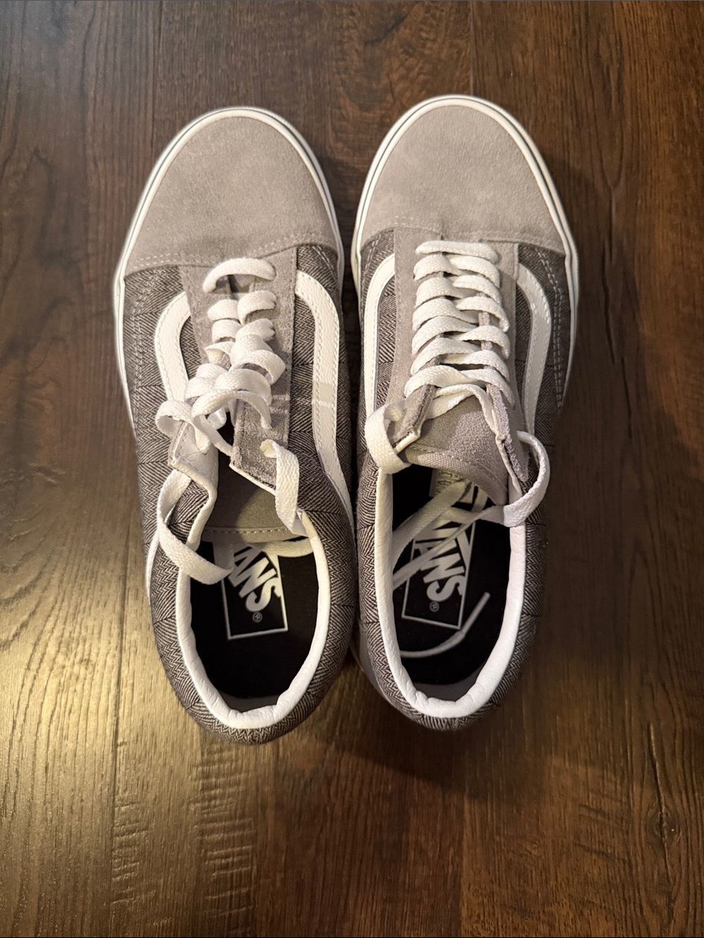 NWOT Vans Low-Top Sneakers in Light Gray and White - Picture 4 of 6